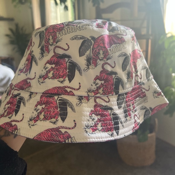 SOLD __ NWOT Tiger Bucket Hat - Picture 3 of 3